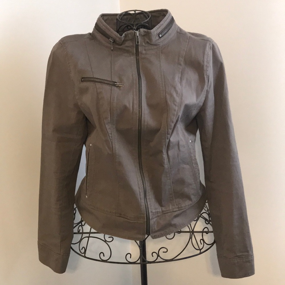 Women’s zip front stretch military jacket.